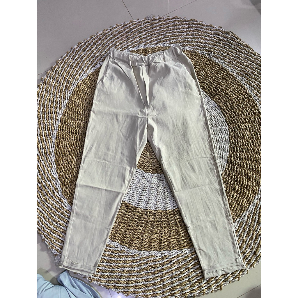 Preloved celana chino cream