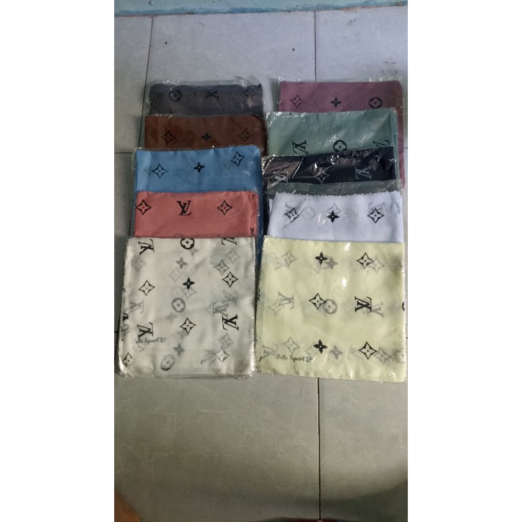 Jilbab Segi Empat Bella Square Motif LV
