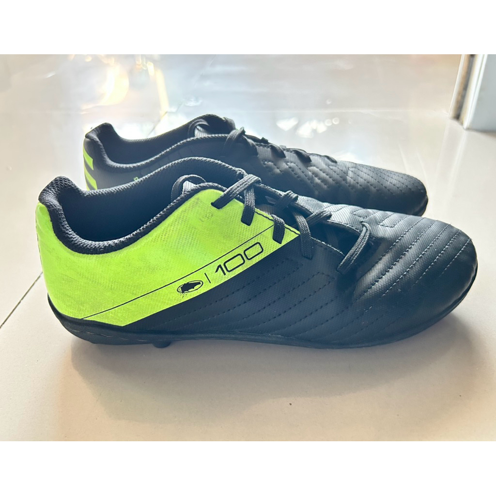 PL Sepatu Bola Kipsta Decathlon 36/22,5