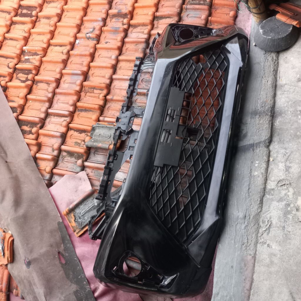 bemper depan toyota avanza 2023 2024 original