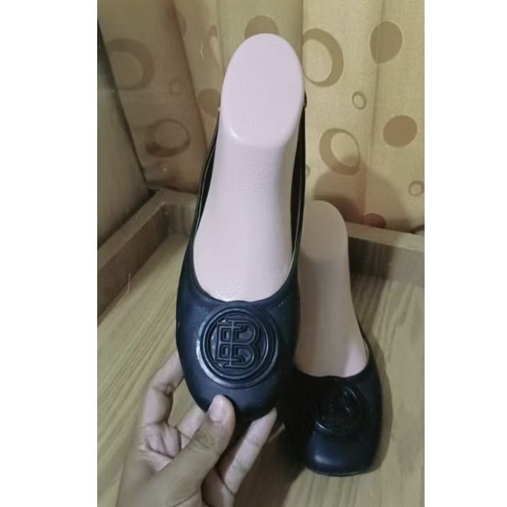 Sepatu flat shoes everbest hitam 40 preloved