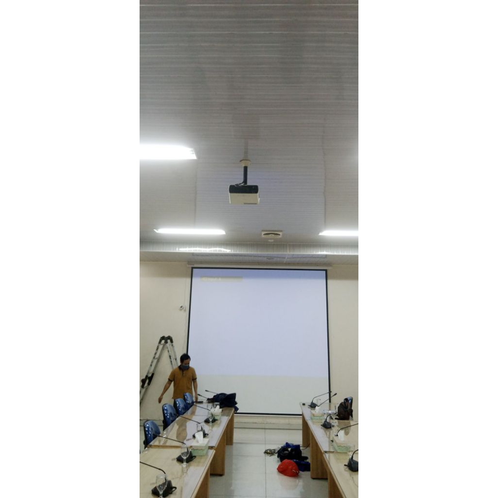 paket lcd proyektor dan layar projector