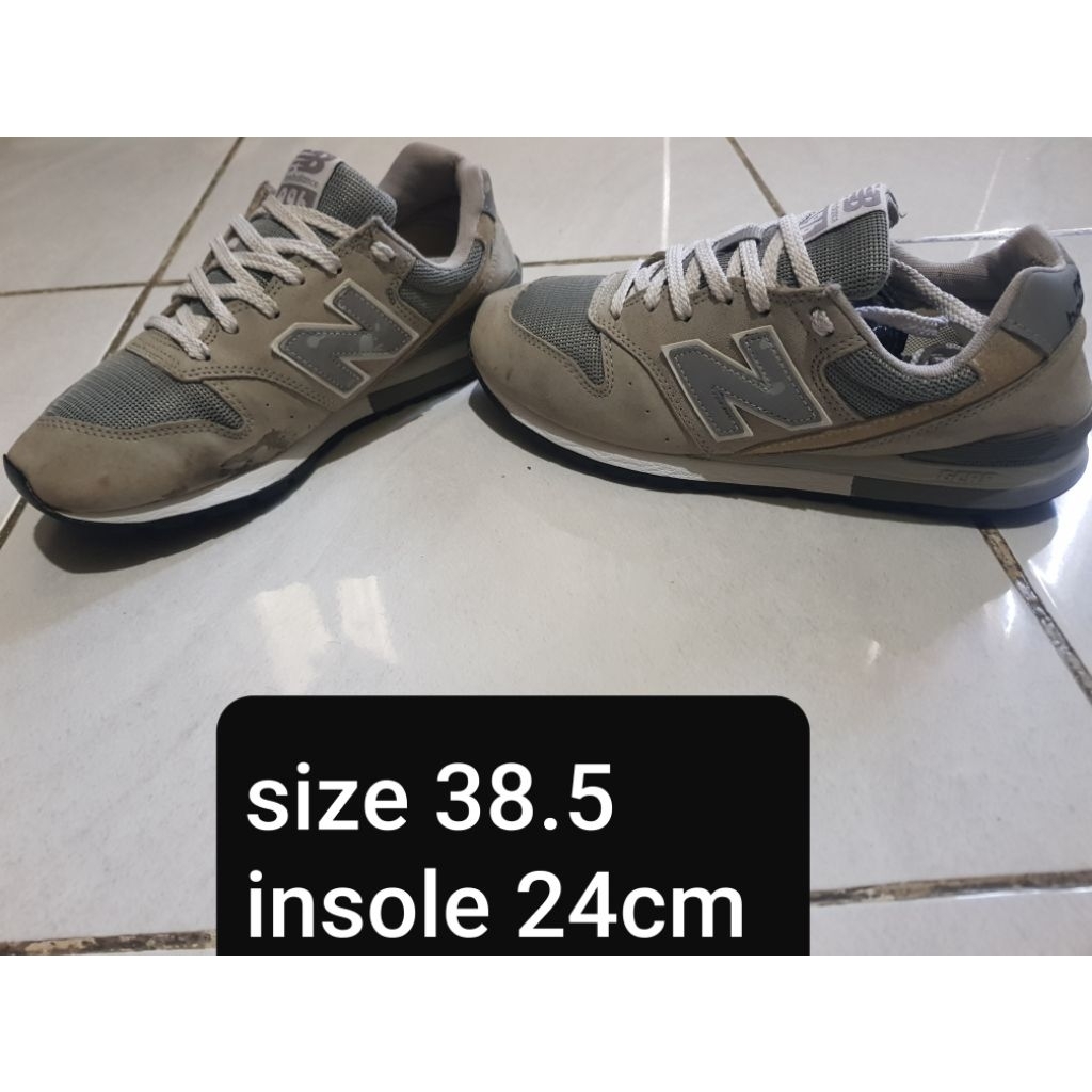 SepatuKasualNB574