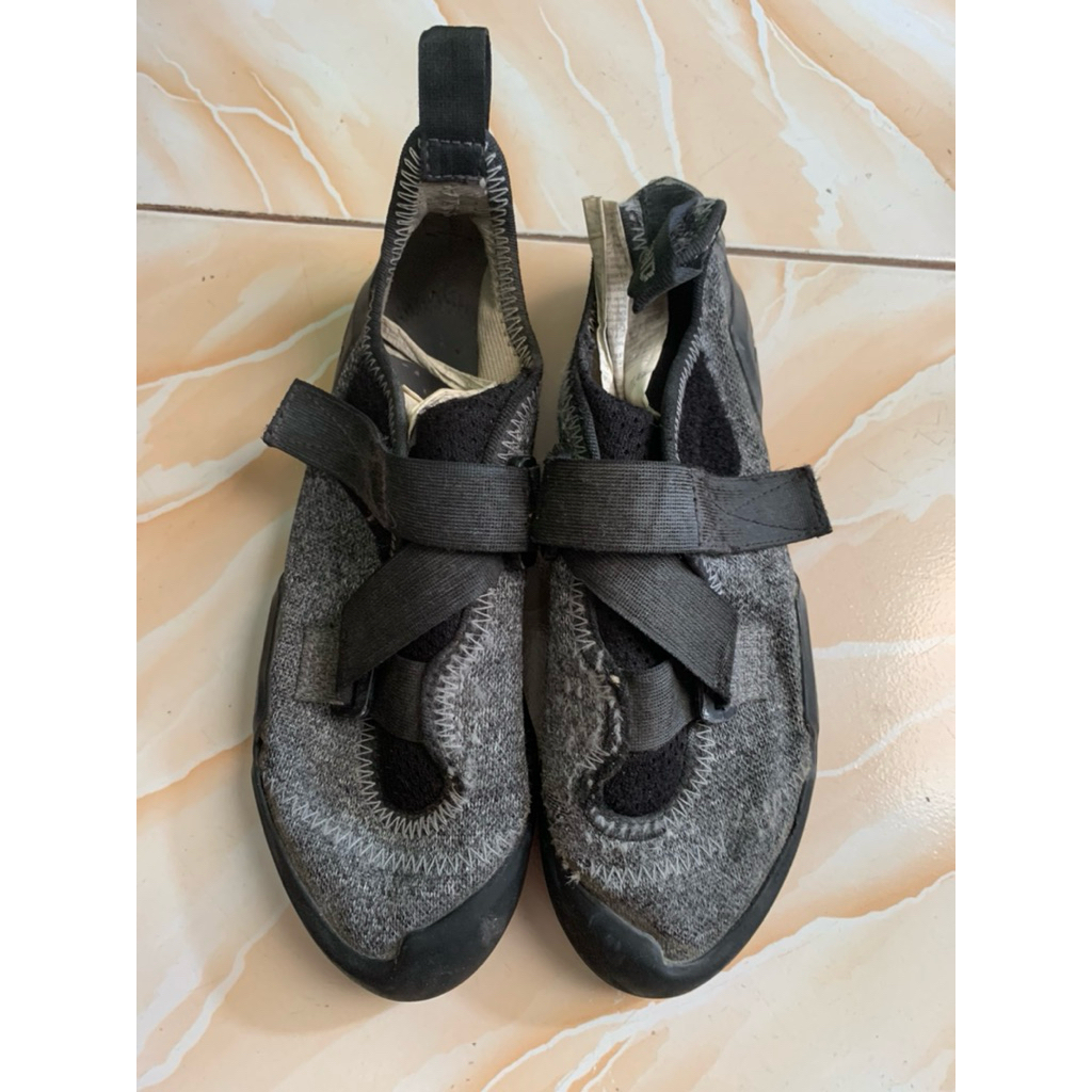 sepatu panjat tebing simond