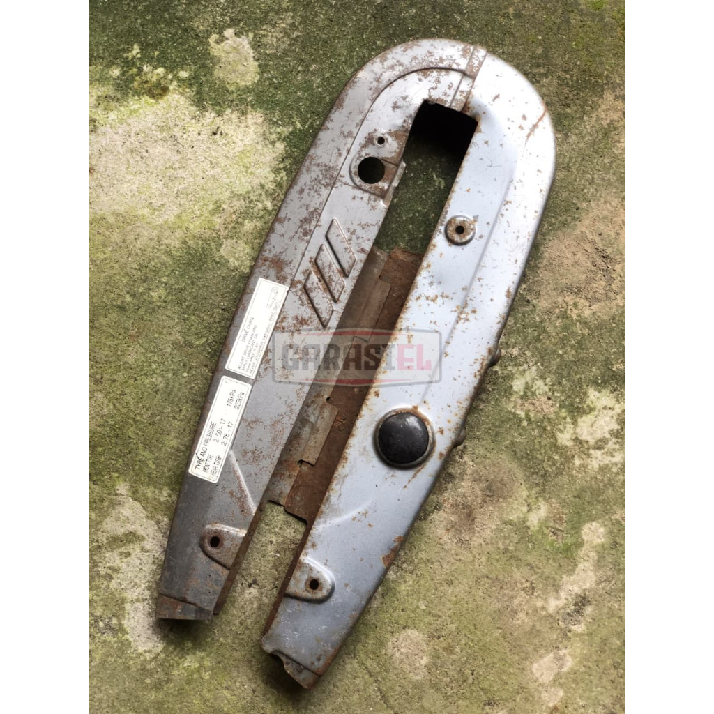 Tutup Rantai Honda Astrea Grand Bulus Abu-Abu Original