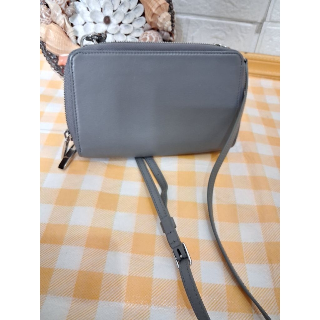 Dompet card TUMI  preloved Sling bag