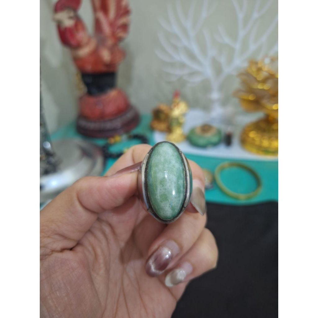 Batu cincin giok Jenis batu jadeit atau 
Nefrit cincin fashion 
Limited edition 
Barang terawat 
Pem