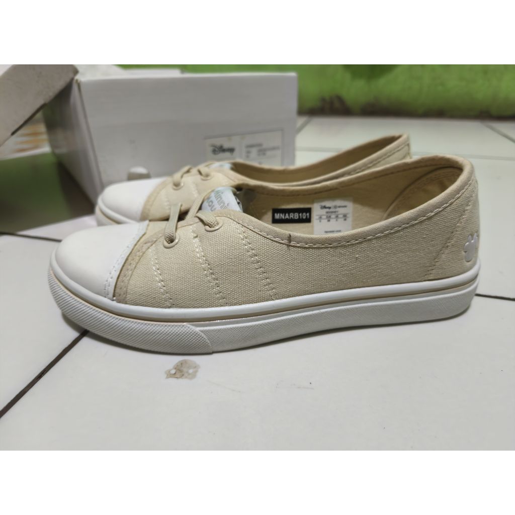 Sepatu Disney, onitsuka size 36 Baruuu