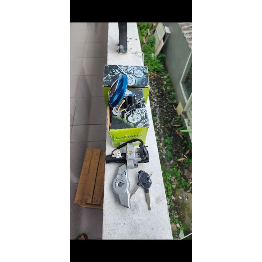 KUNCI KONTAK SET ASSY + TUTUP TANGKI MEGAPRO MONO 2010-2011