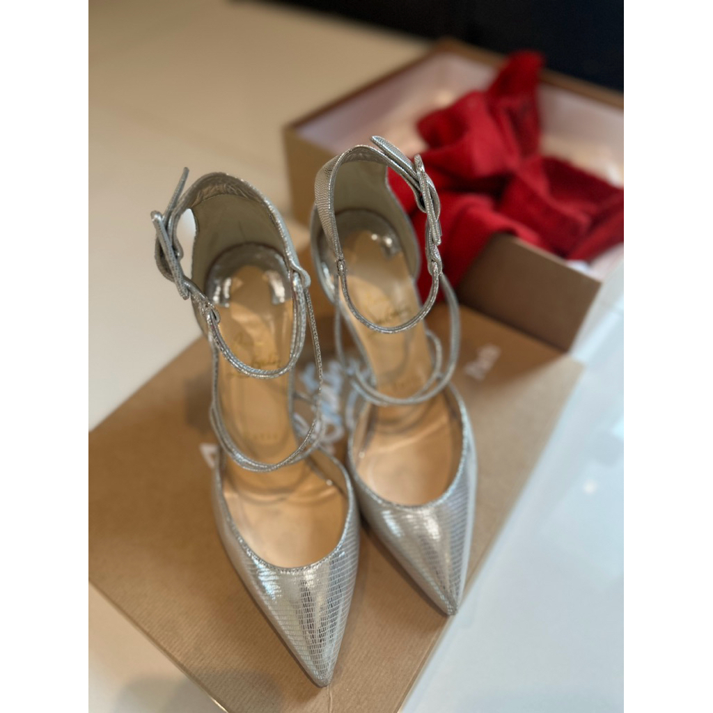 preloved heels loubutine. Ori with box. Christian Louboutin model pointed-toe ankle strap heels