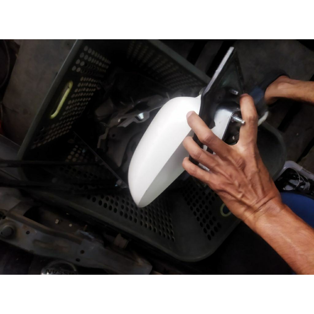 spion nissan evalia