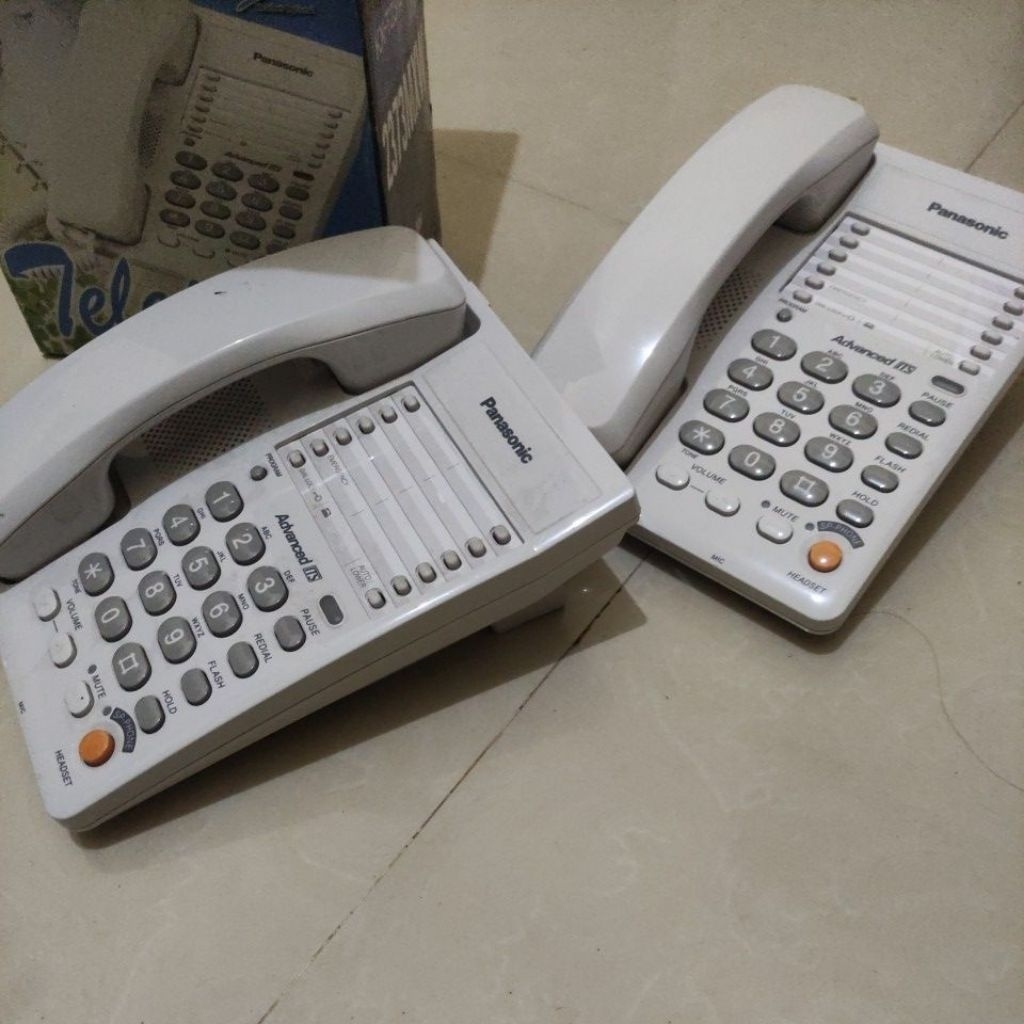 Telepon Panasonic KX-T2373MXW