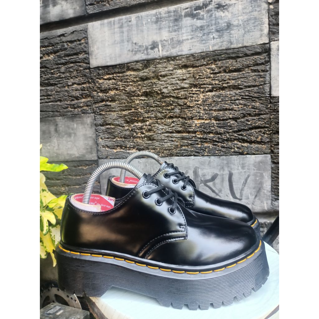 dr. martens quad black 1461