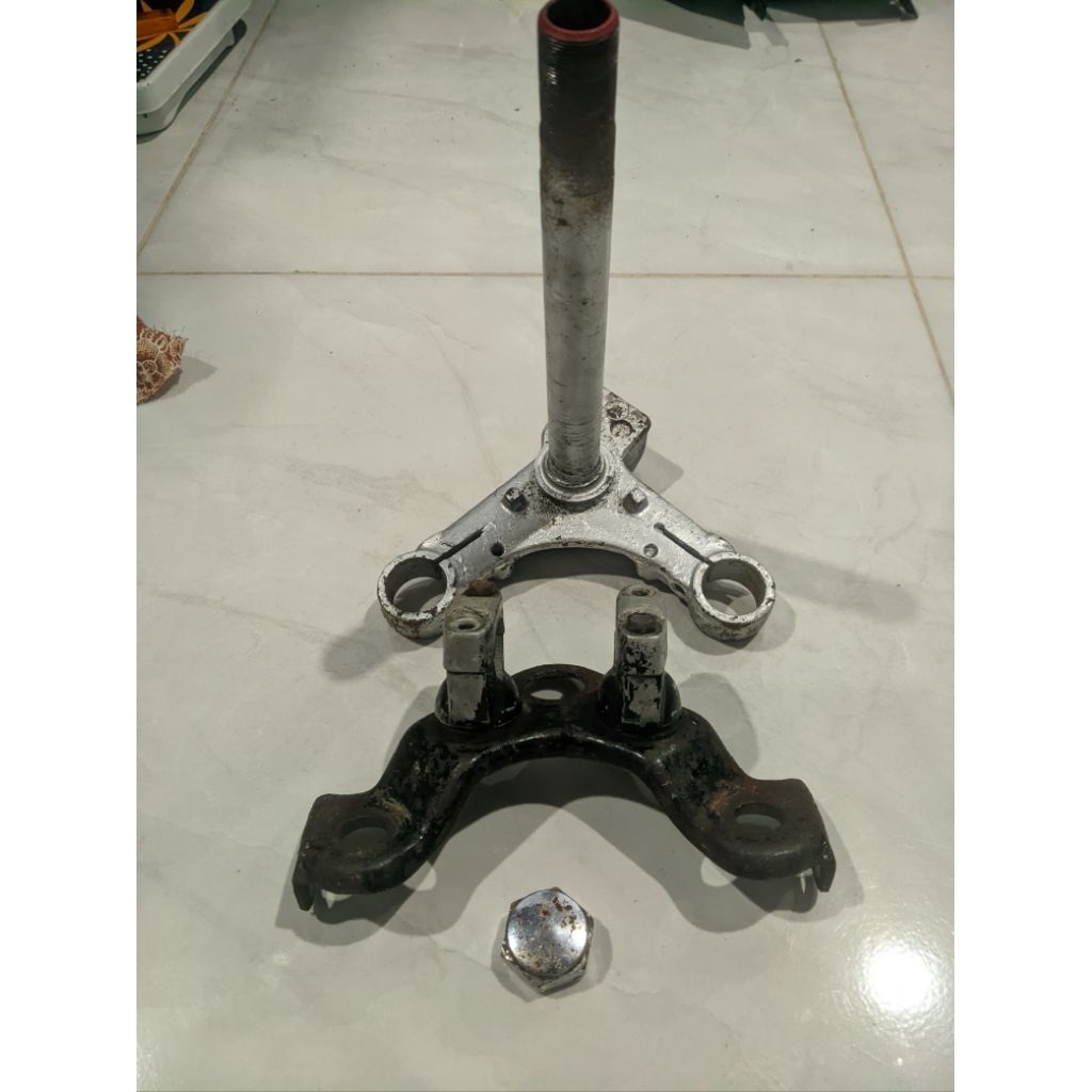 Segitiga T atas bawah Honda Castrol s90 th 65 66 original utuh senter