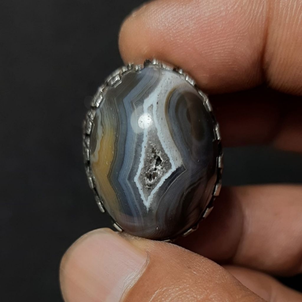 Batu akik mutif kantong semar combong