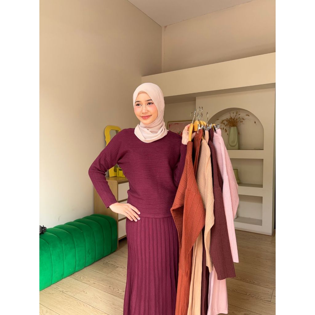 Velocia One Set Knit Rajut