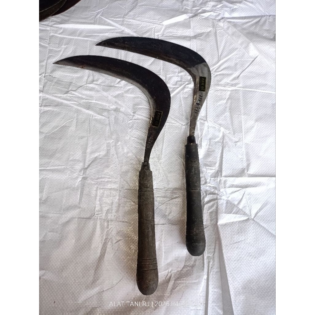 SABIT/ARIT PEMOTONG RUMPUT SERBAGUNA BAHAN BAJA HITAM