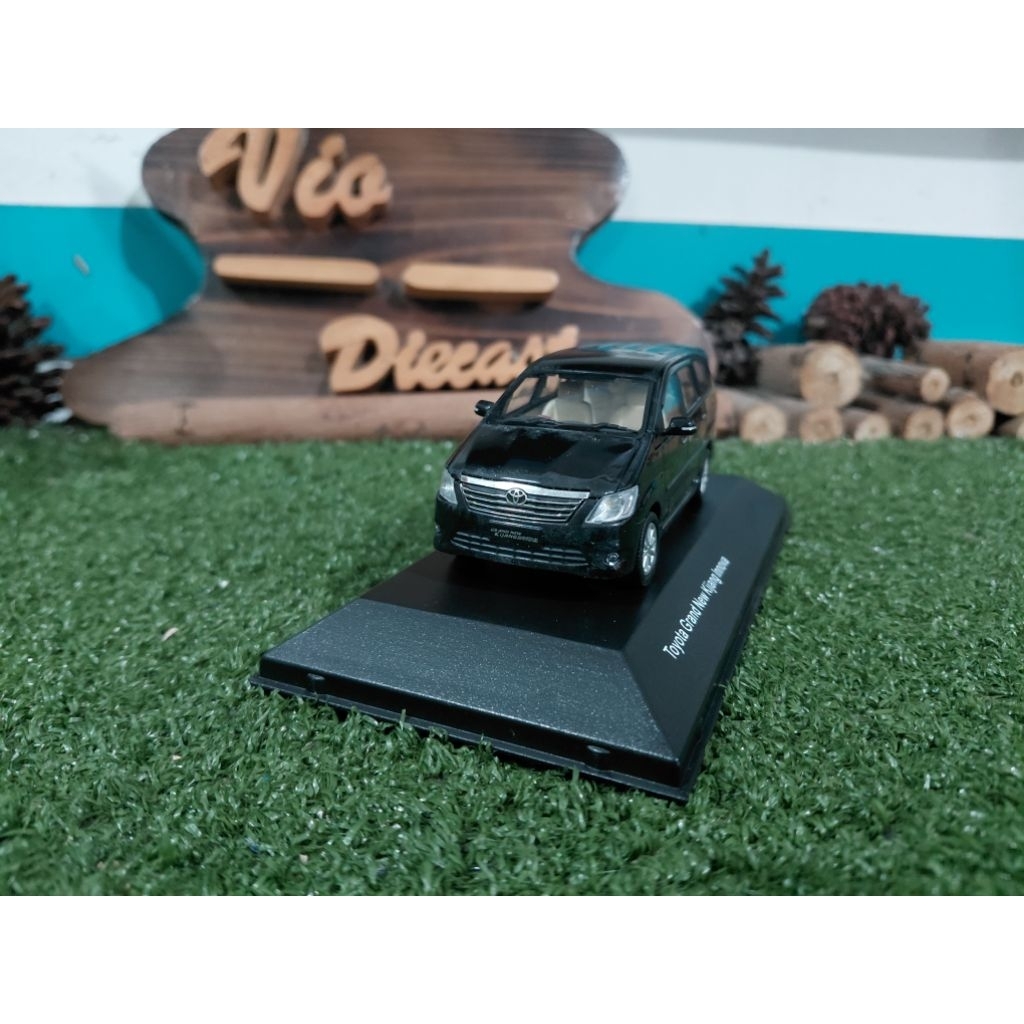 Diecast Miniatur Toyota Innova hitam skala 1:43