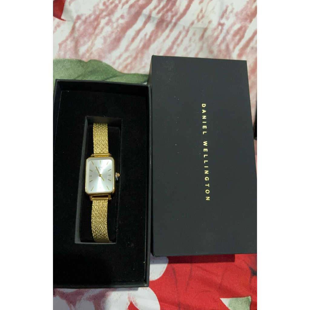 jam tangan cewek DW rantai pasir djula karna terlalu kecil