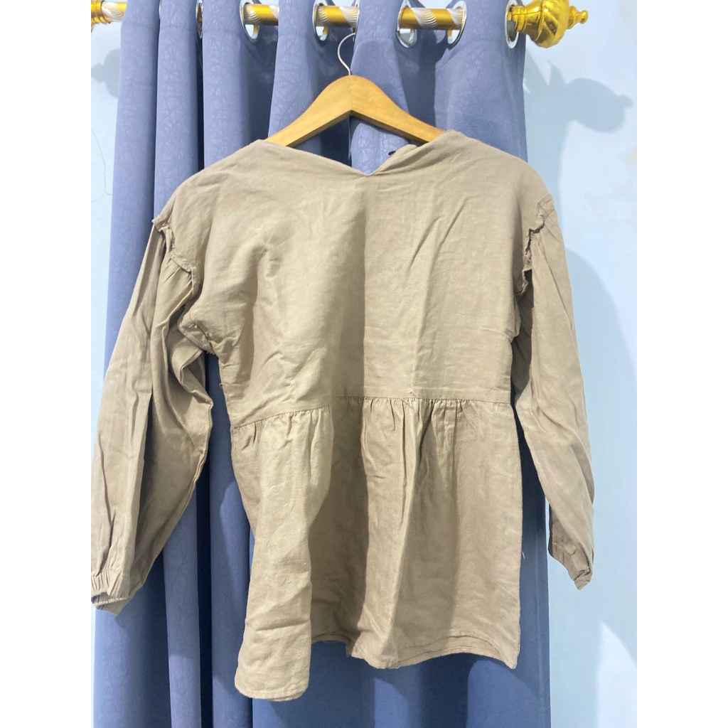 Preloved Atasan Wanita Coklat Muda (Khaki)