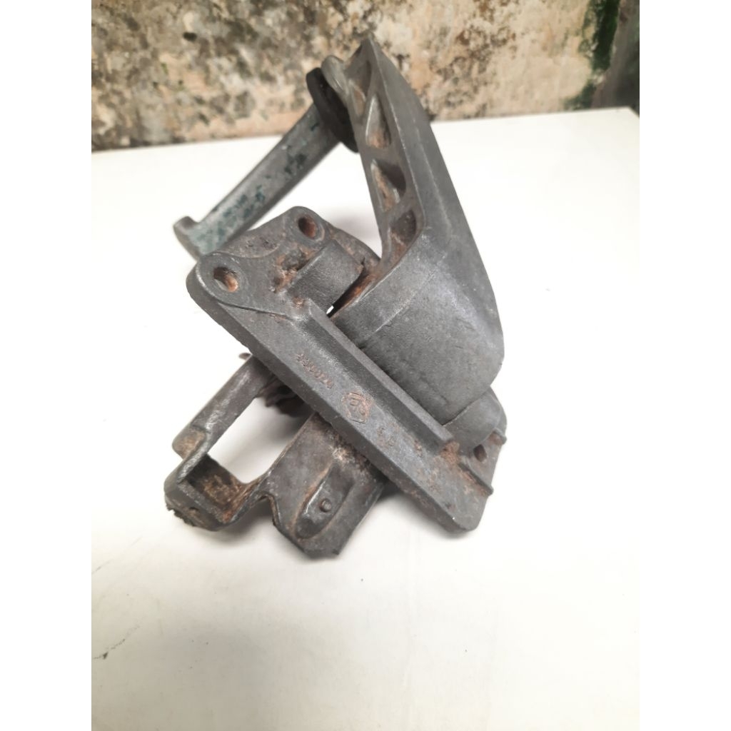 pedal rem belakang vespa exel