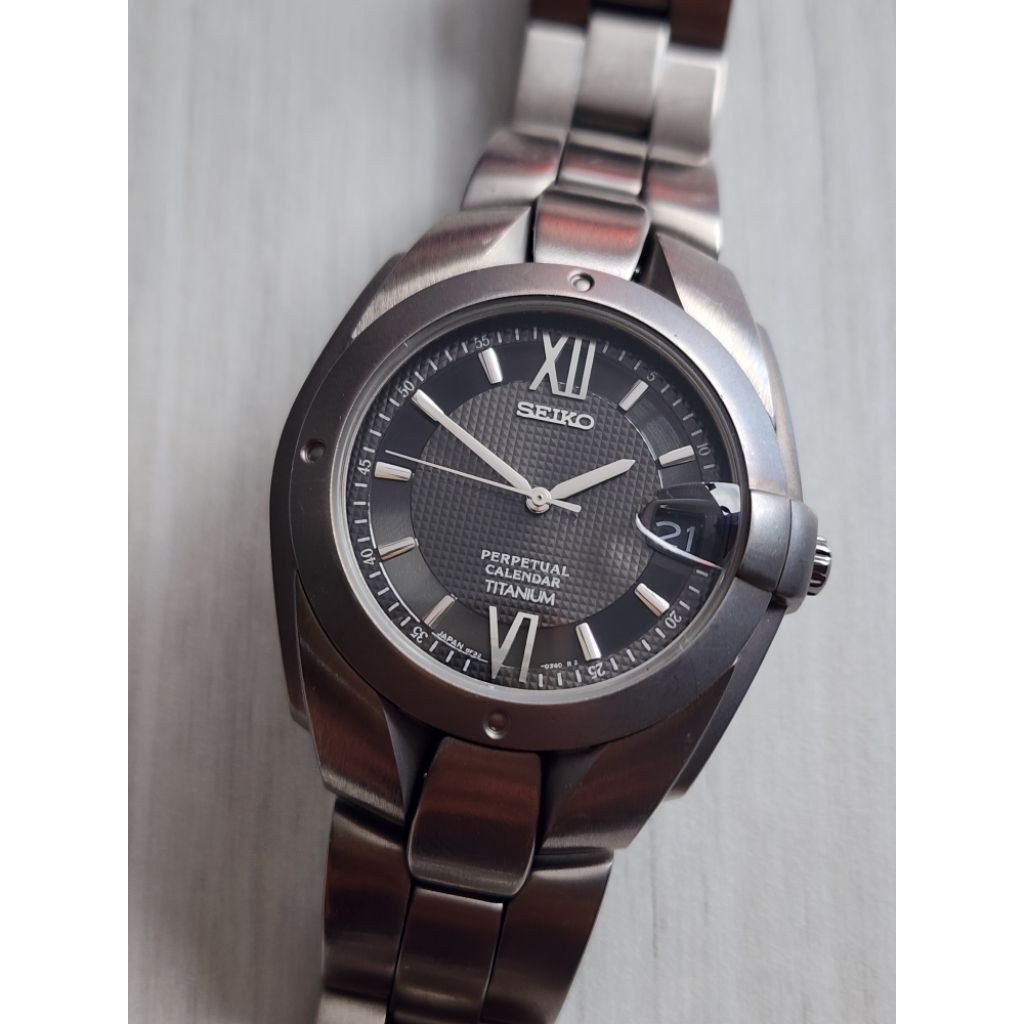 Seiko Perpetual Calendar Titanium Quartz 8F32-0040 Made In Japan RARE