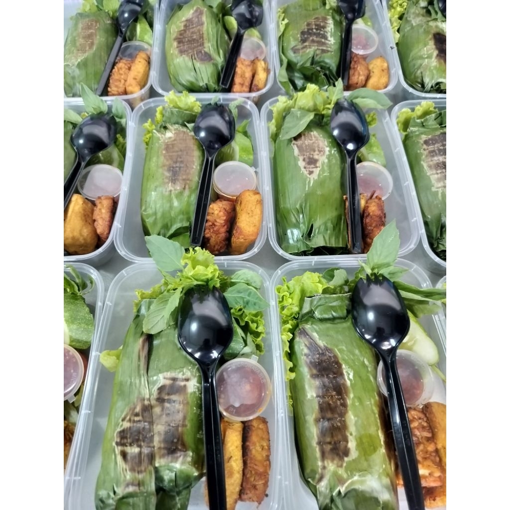 Nasi Bakar isi Ayam dan Tongkol