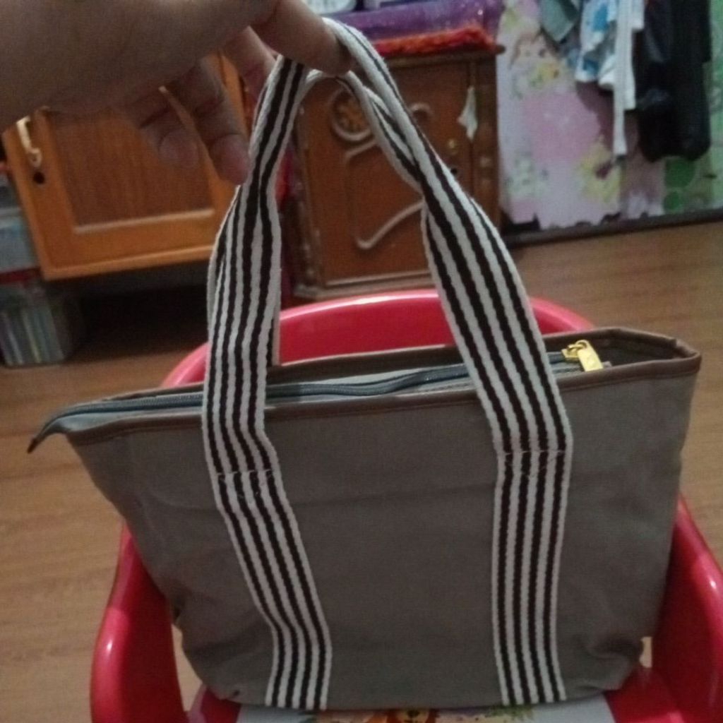 Tas Tenteng Wanita Monza