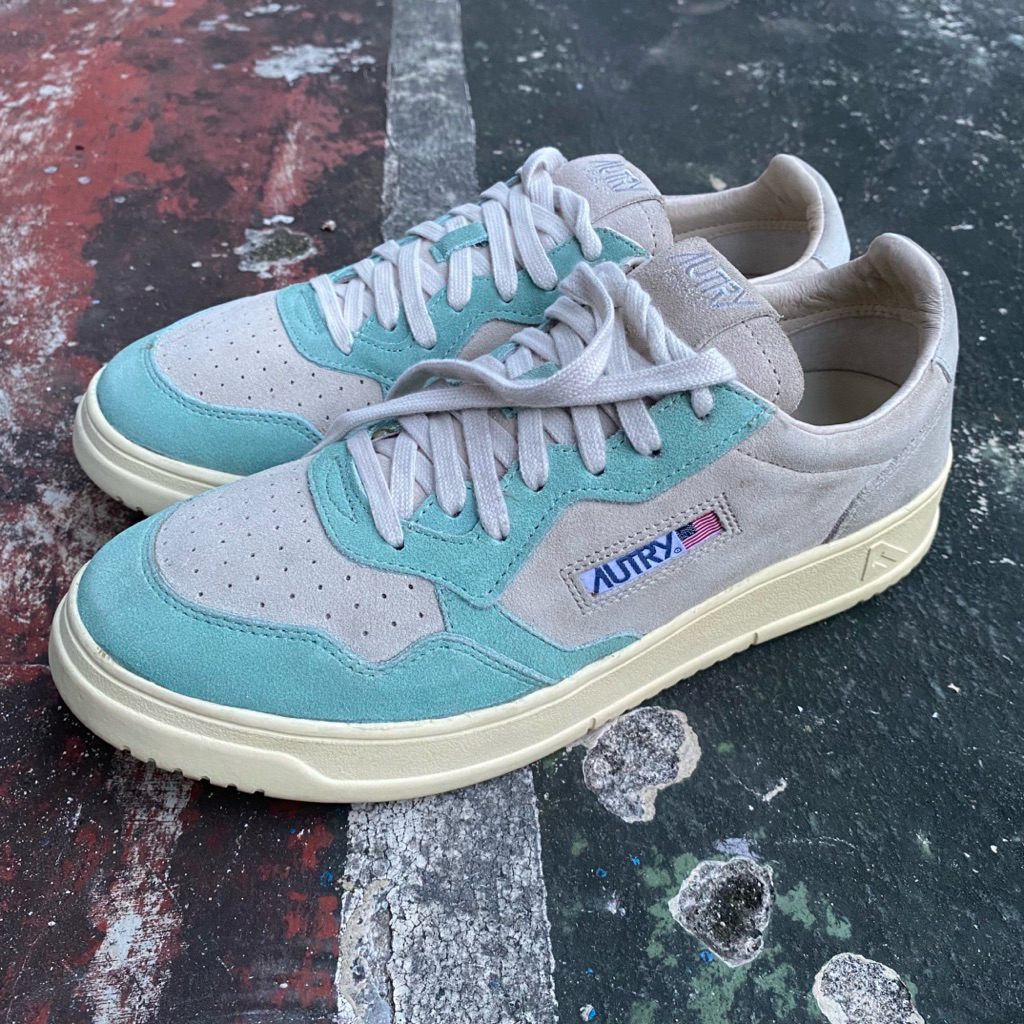 AUTRY medalist low suede light blue