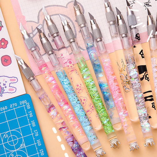Cutter Pen Stiker / Pisau Pemotong Pulpen Retractable Handmade Portable Desain Kartun Kreatif / Cutt