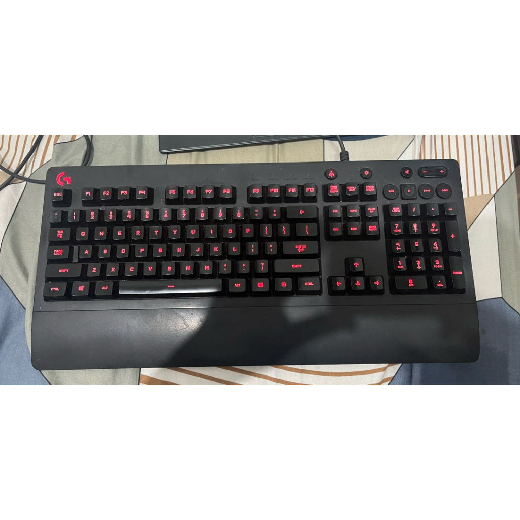 Keyboard Logitech G213