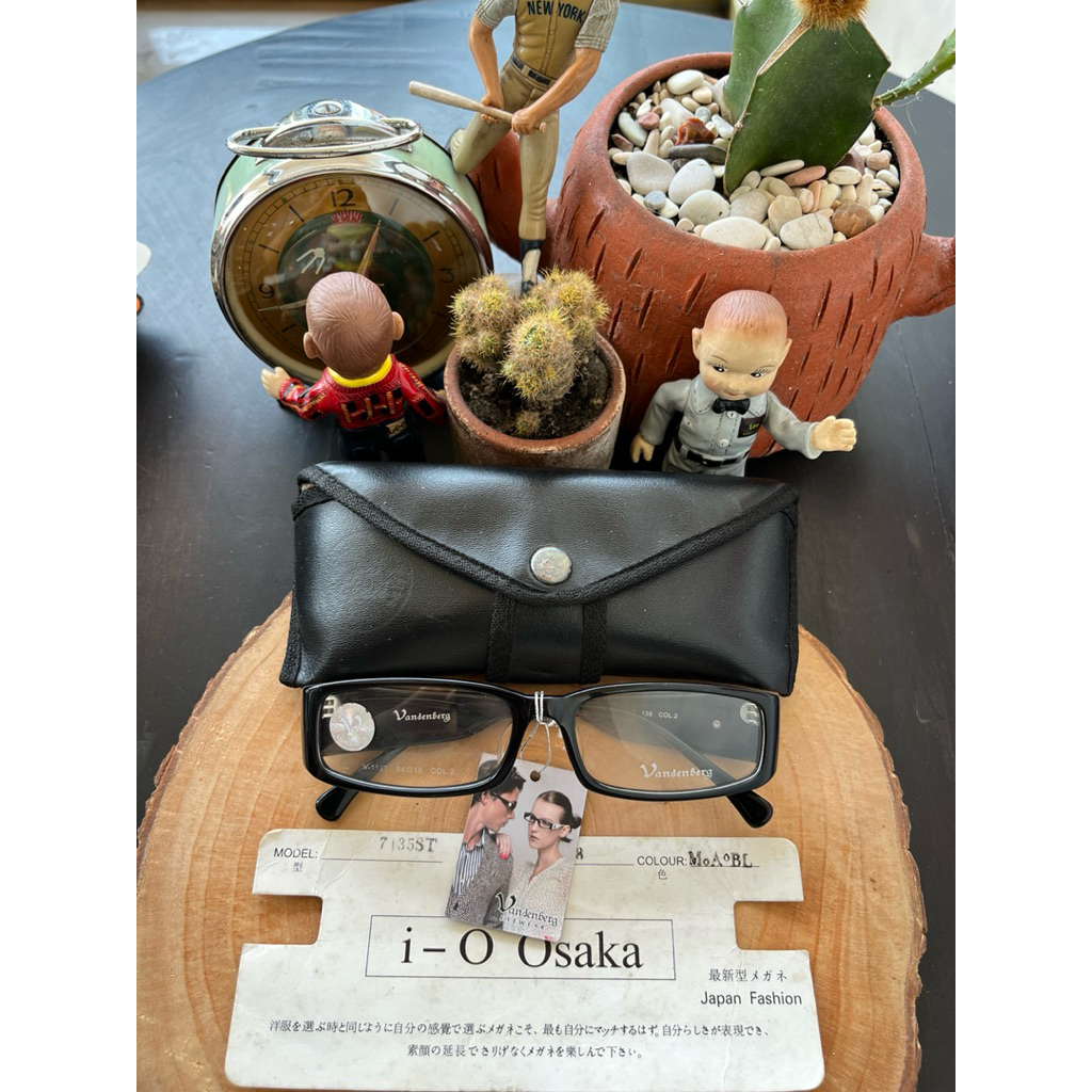 Vintage sunglasses 80s Brand: VANDENBERG Eyewear Size: 54-16-138mm Frame besi tanam dilapisi optyl E