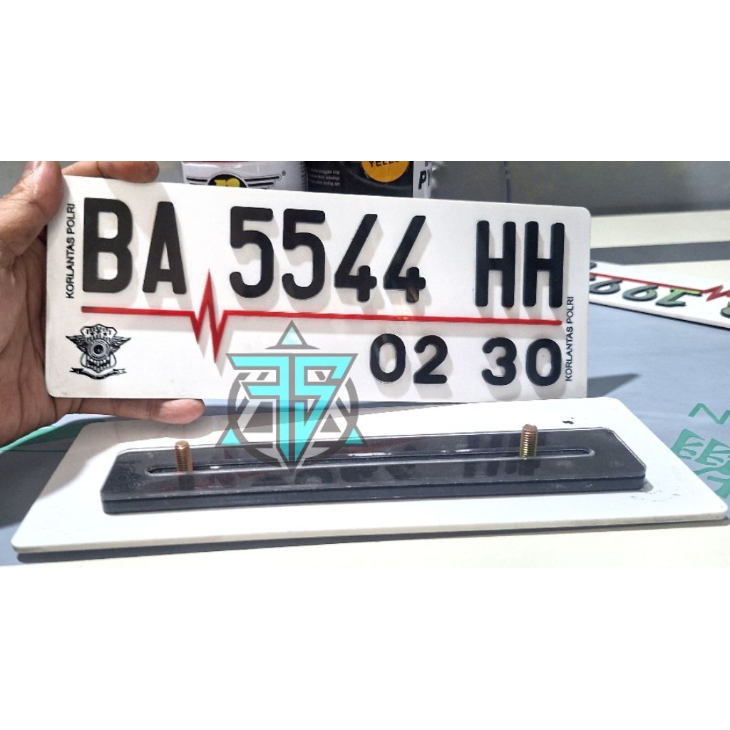 Plat Akrilik Timbul Putih