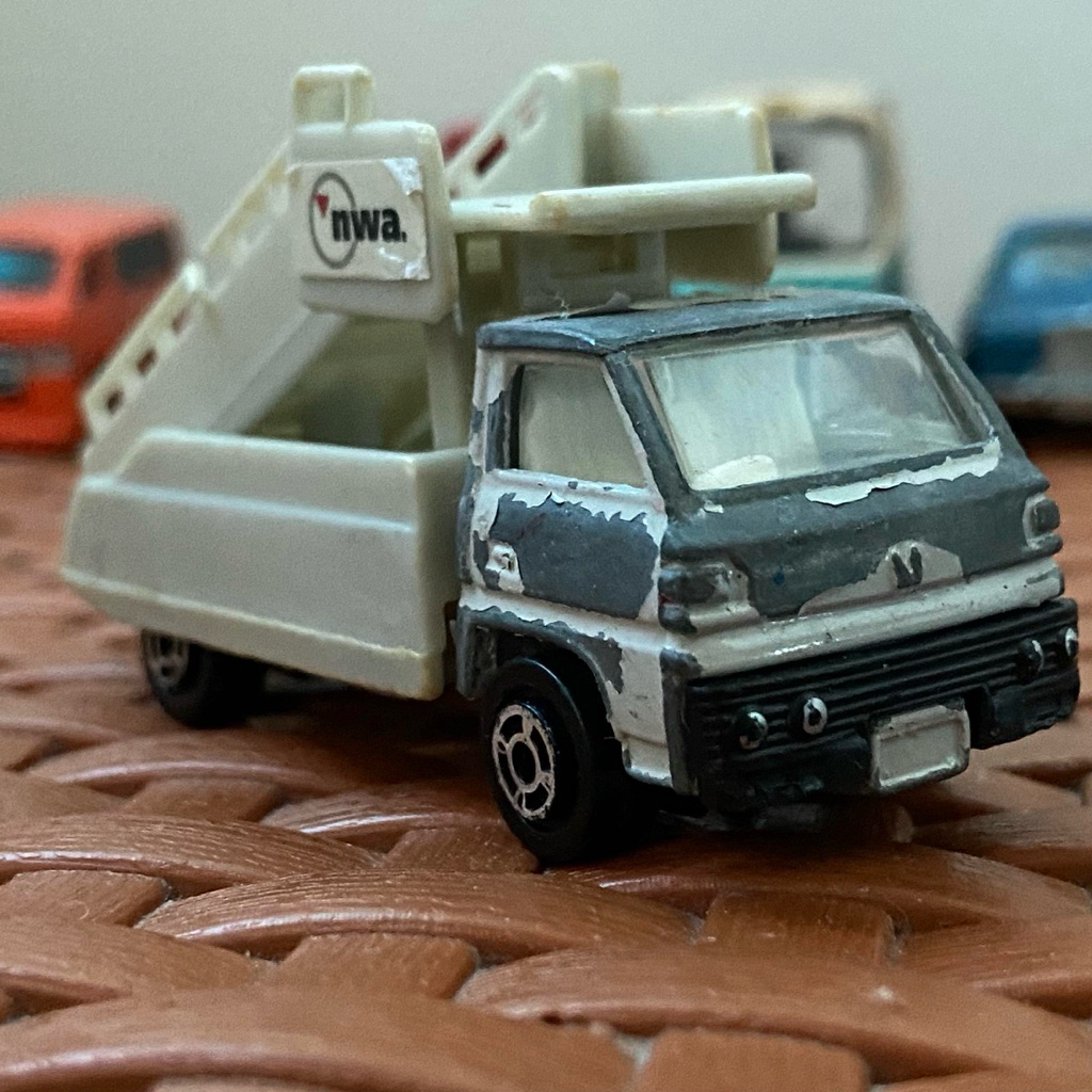 Miniatur diecast truck mitsubishi fuso umplung omplong loose as is