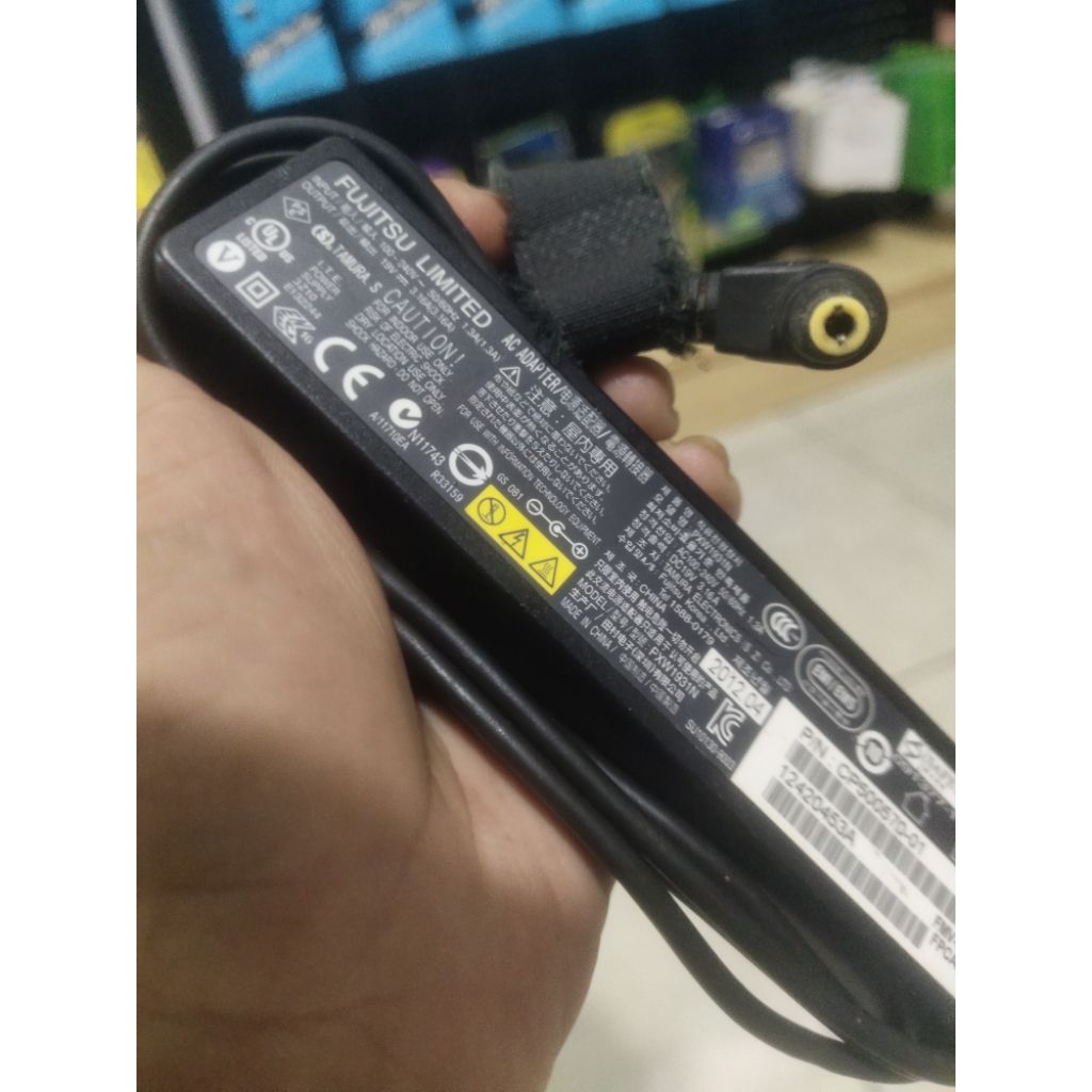 adaptor AC (charger) original untuk laptop tablet Fujitsu