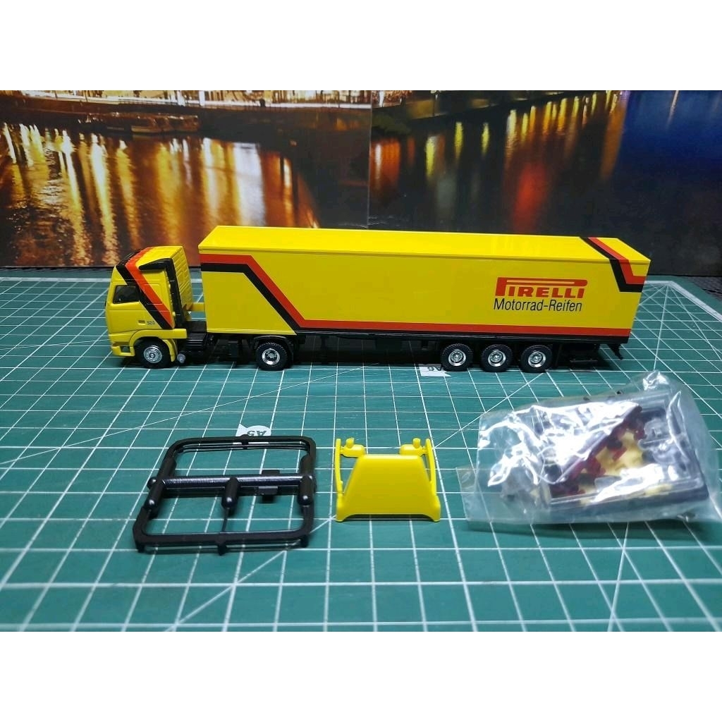 Roco Skala 1:87 - Volvo Truck FH16 Pirelli Art no : 1593 ROC48