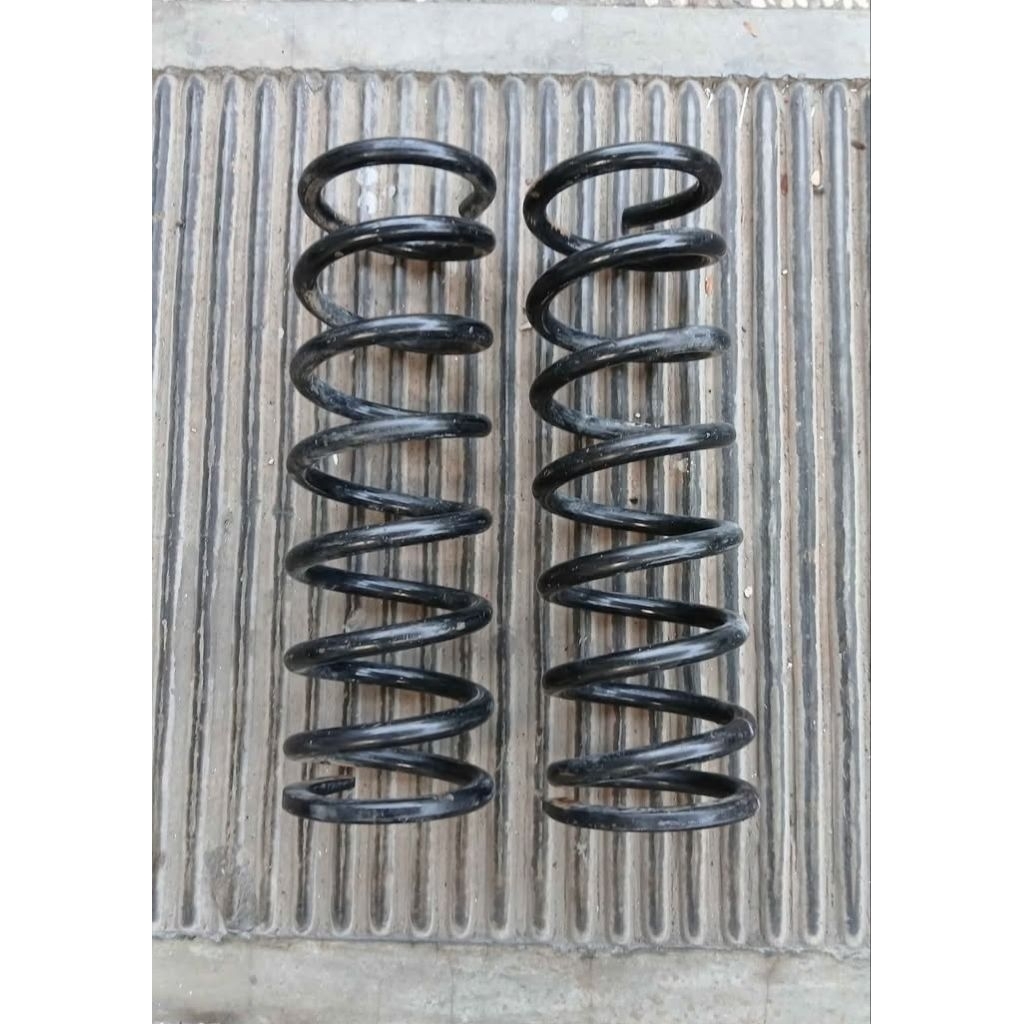 coil spring per spiral belakang Innova bensin THN 2005-2015 set 2pcs copotan 100% original