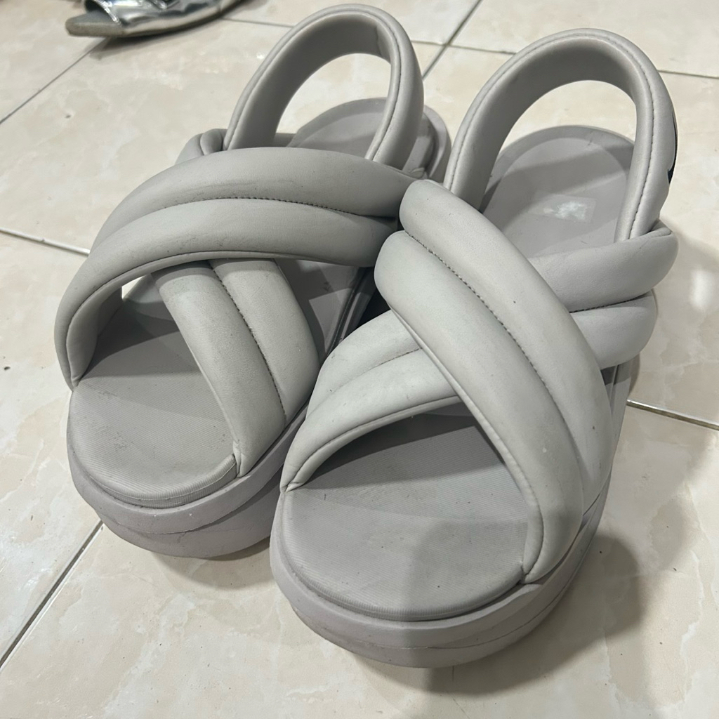 Nike Woman Air Max Isla Sandal - Light Iron Original Preloved Great Condition PL Used Second