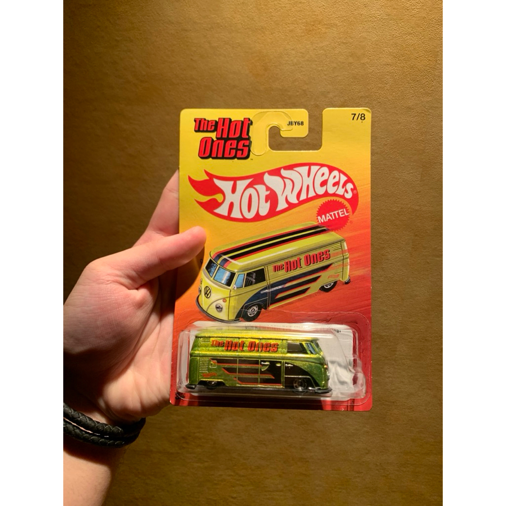Hot Wheels The Hot Ones VW T1 Panel Bus Volkswagen Combi Spectraflame Hot Ones Chase