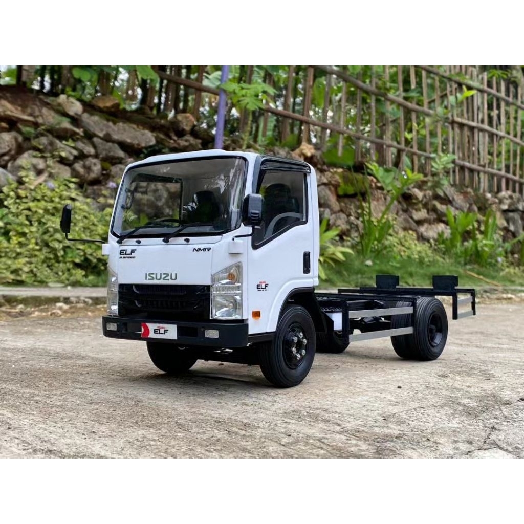 miniatur truk izuzu elf nmr71 model standar diler sekala 14