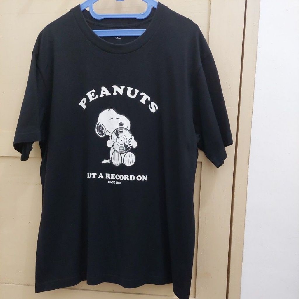 kaos lengan pendek pria size XL - hitam - peanuts