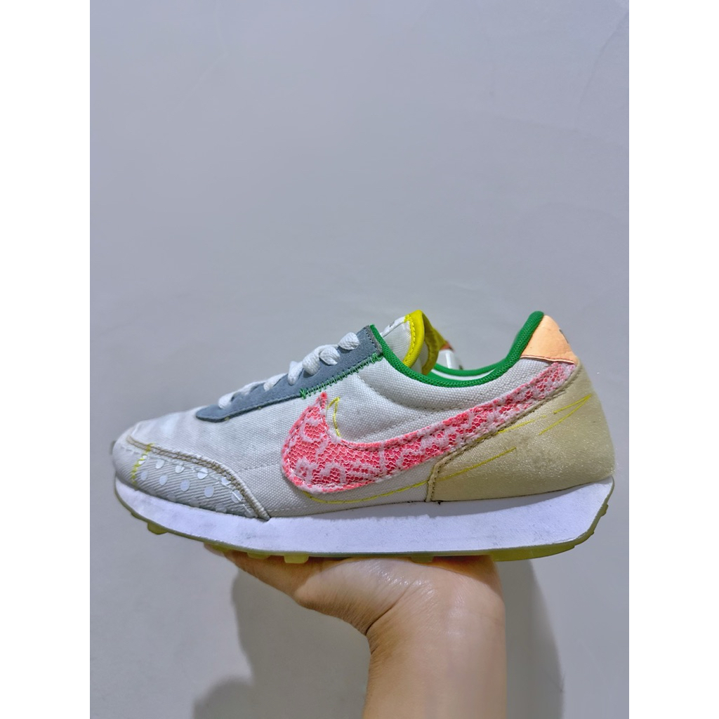 Sepatu Jalan jalan Wanita Nike Waffle