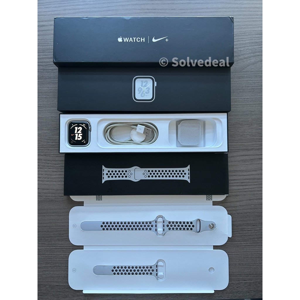 Apple Watch Series 4 44mm Nike Edition Silver — Pure Platinum Black Langka