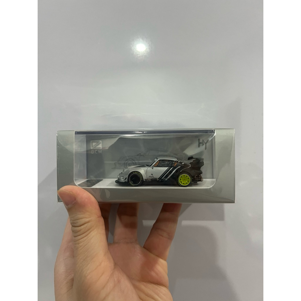 DCM Porsche 964 RWB 1:64