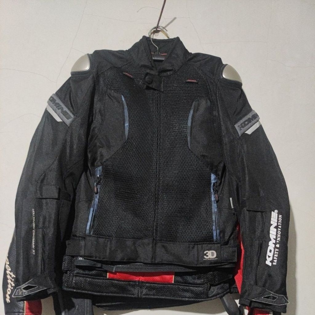 Jaket Komine
