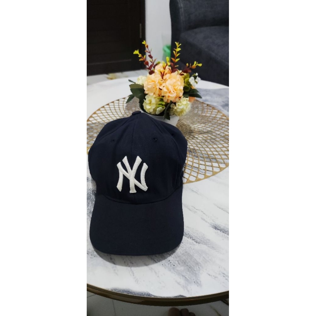 CAPS MLB
