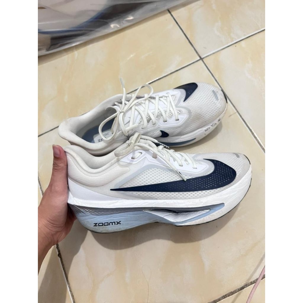 NIKE ZOOMFLY 6