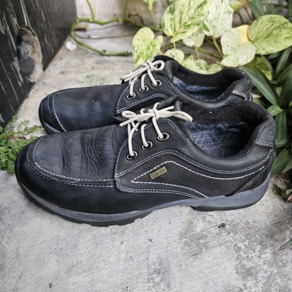sepatu kasual second k2 size 41(26cm)