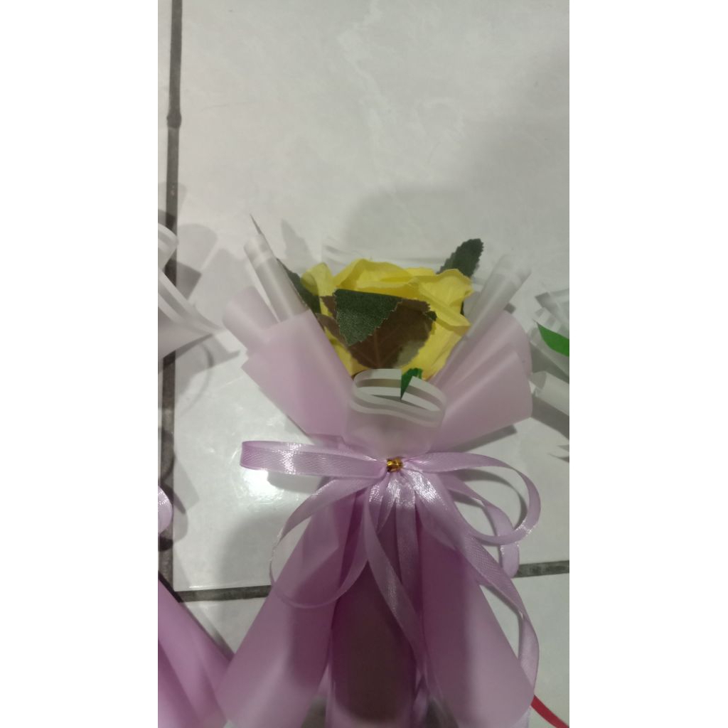 Buket bunga single,cocok buat kado dan hadiah buat teman ato pacaran tipis,murah meriah