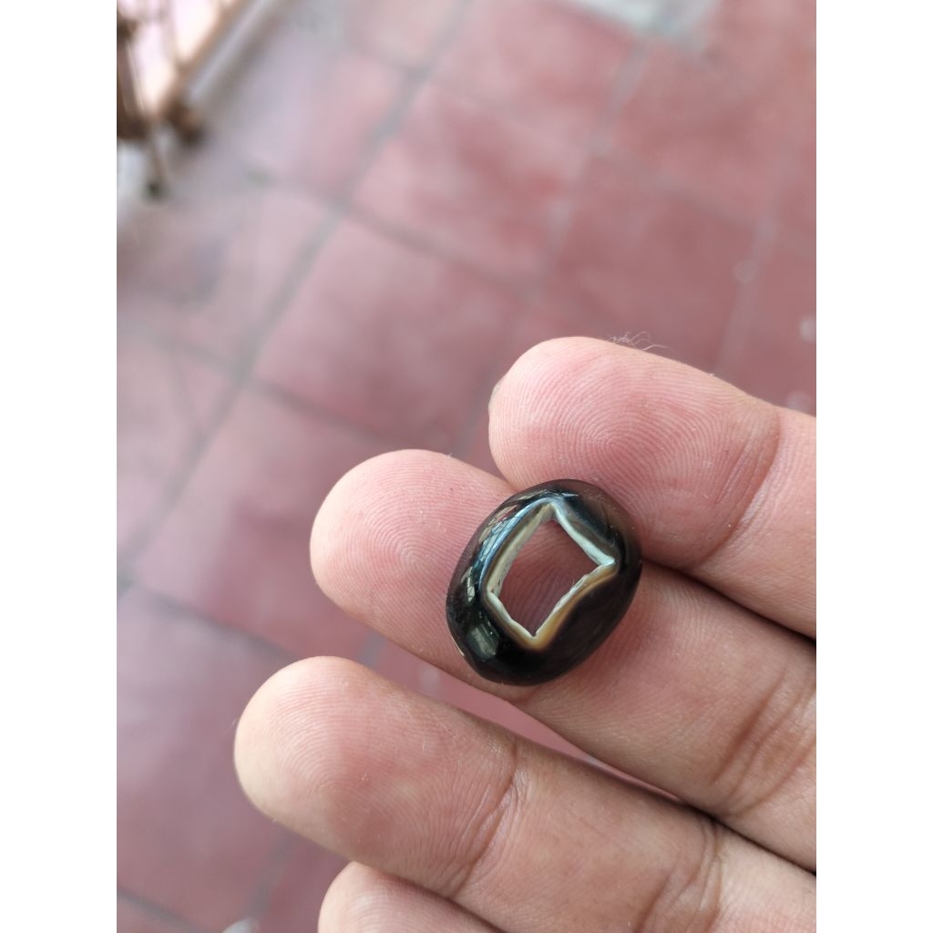 Batu akik bolong